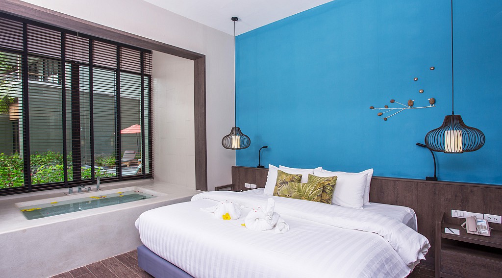 Deluxe Suite Pool Access - Jacuzzi
