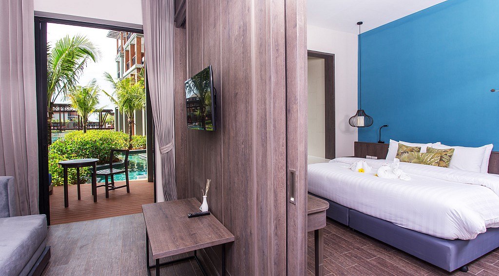 Deluxe Suite Pool Access - Jacuzzi
