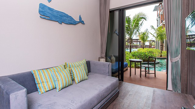Deluxe Suite Pool Access - Jacuzzi
