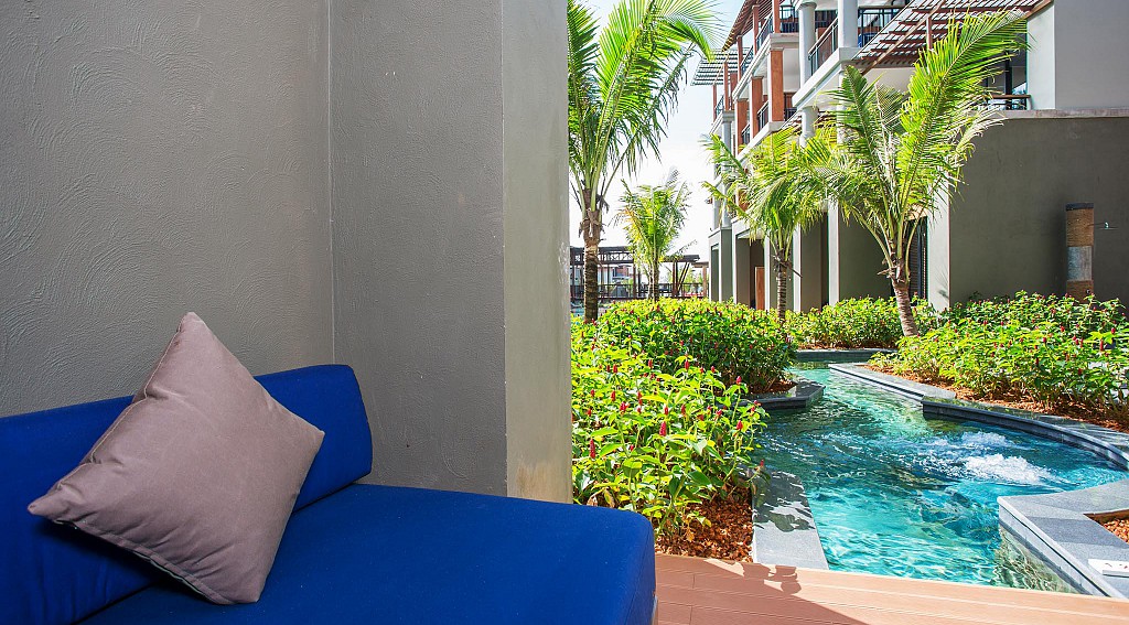 Deluxe Suite Pool Access - Jacuzzi