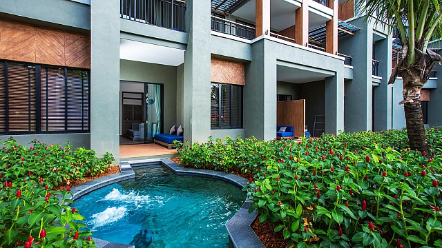 Deluxe Suite Pool Access - Jacuzzi