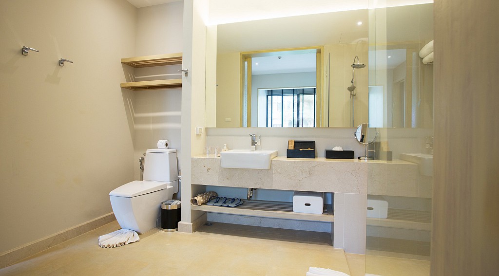 Deluxe Suite Pool Access - Jacuzzi