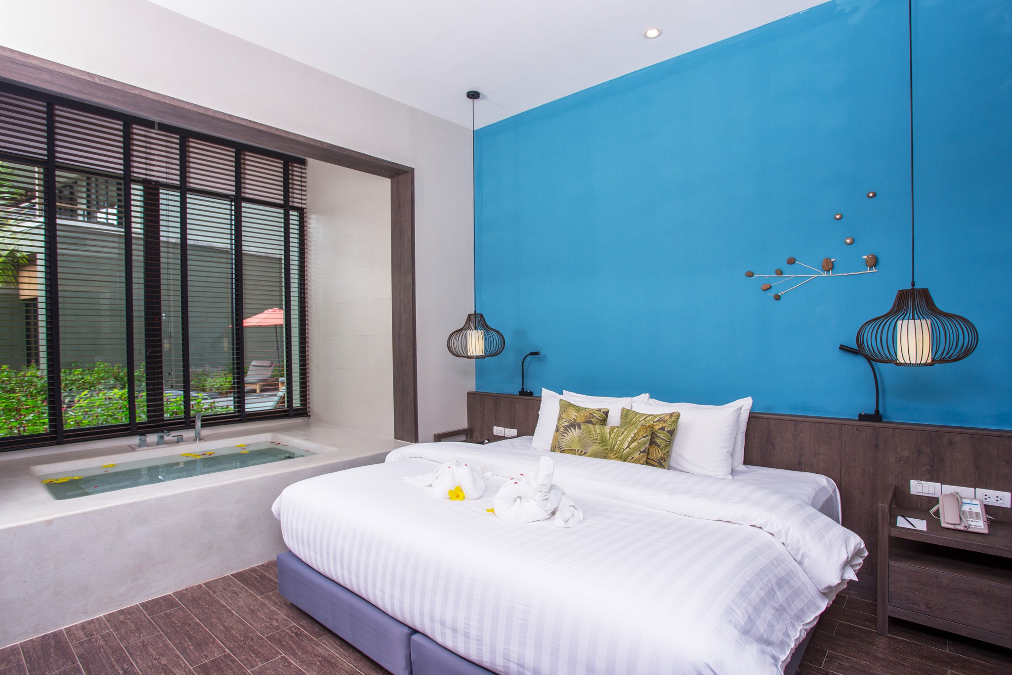 Deluxe Suite Pool Access  - Jacuzzi
