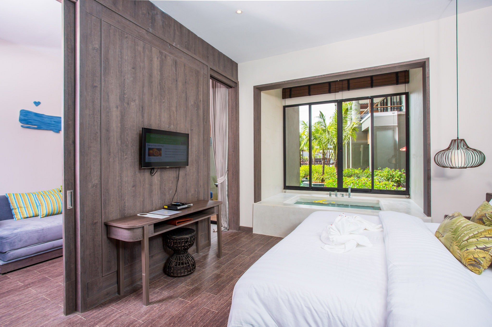Deluxe Suite Pool Access  - Jacuzzi
